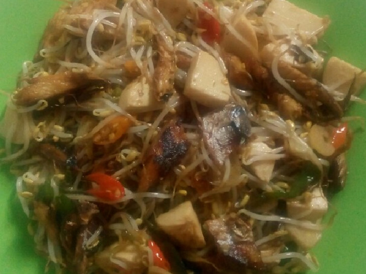 Resep Tumis tauge putih telur n ikan cuek pedas.. yang Menggugah Selera