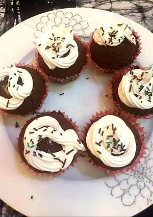 A picture of Choco Hazelnut Cupcakes.