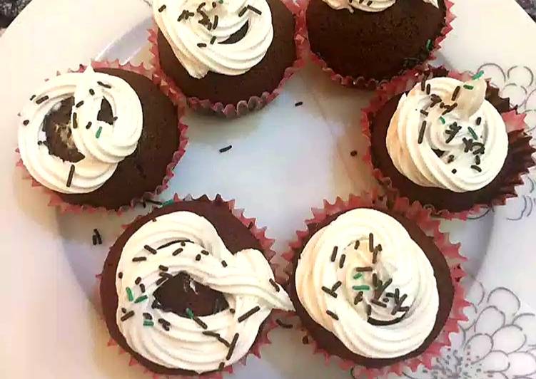Simple Way to Prepare Speedy Choco Hazelnut Cupcakes