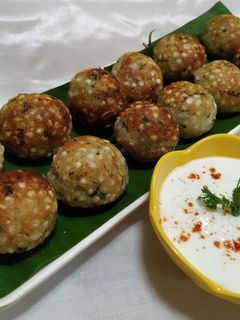 साबूदाणा अप्पे (sabudana appe recipe in marathi) रेसिपी चे मुख्य फोटो