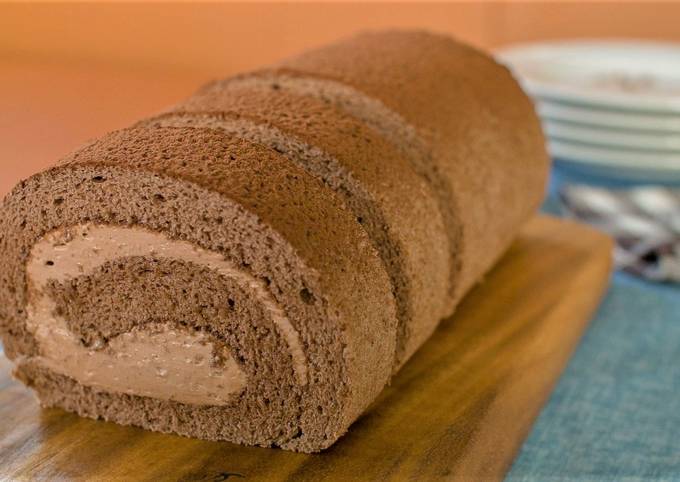 Simple Way to Prepare Perfect Cocoa Swiss Roll with Chocolate Cream