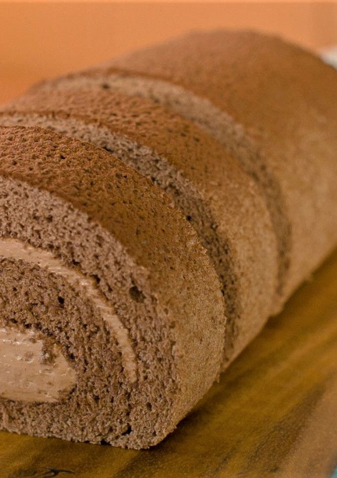 A picture of Cocoa Swiss Roll with Chocolate Cream.