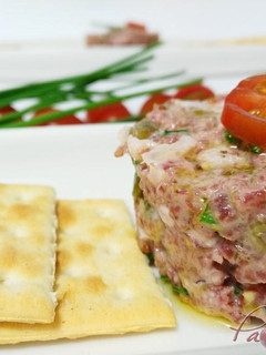 Una foto de Tartar de salchichón