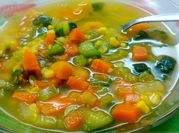 Una foto de sopa de verdura