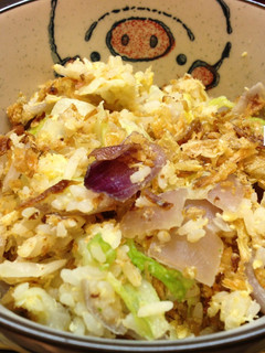 剩飯做的~高麗菜油蔥香蛋米飯【素食便當料理】 的食譜成品照片