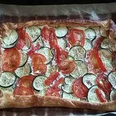 Foto di Torta salata zucchine e pomodori