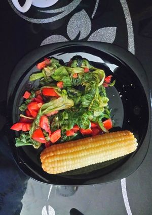 A picture of Steamed Spinach and lettuce.
