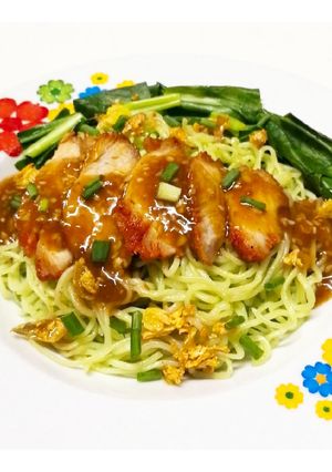 รูปของ 🍝🥓บะหมี่แห้งหมูแดง Egg dry noodles with roast red pork