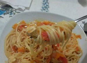Una foto de Guisado de fideos entrefino con Pollo