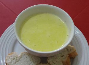 Una foto de Crema de pimiento morrón amarillo