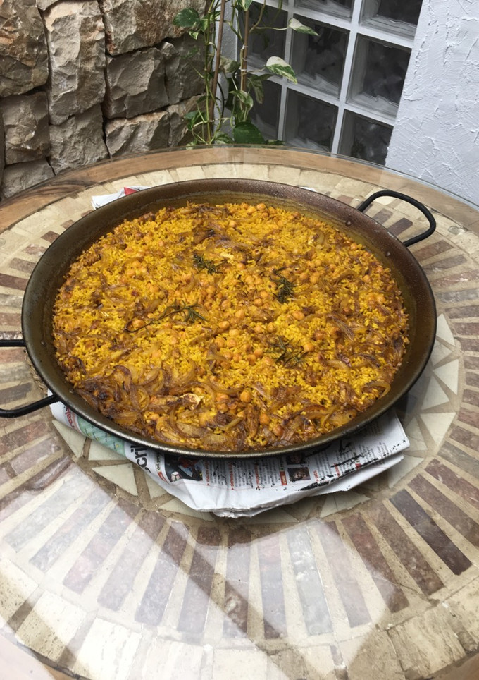 Una foto de Arroz con bacalao y garbanzos