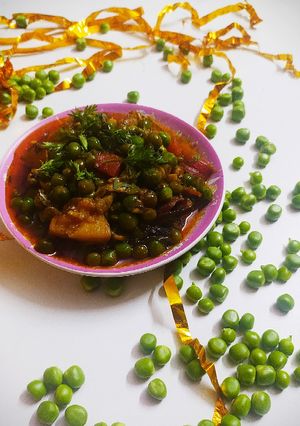 मटर उसळ (matar usal recipe in marathi) रेसिपी चे मुख्य फोटो 
