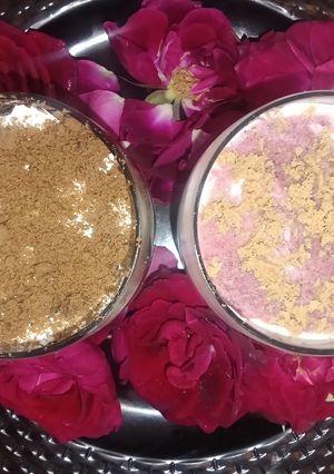 A picture of Blueberry Cheesecake and Chocolate Cheesecake.