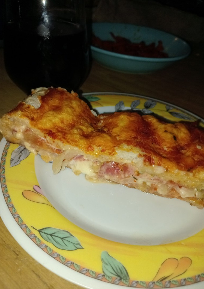 Una foto de Calzone para algunos, pizza rellena para otros