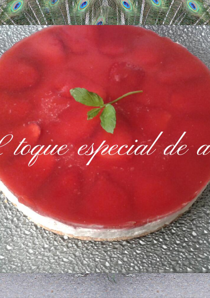 Una foto de Tarta caprichosa de queso y fresas