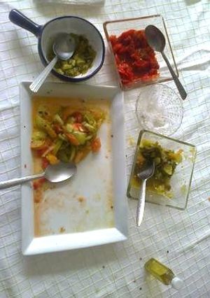 Una foto de Salsa a mano de serranos y jalapeños
