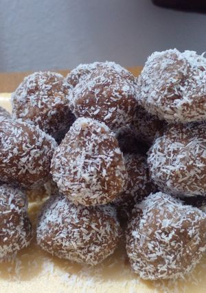 Una foto de 36. Trufas de quinoa en hojuelas
