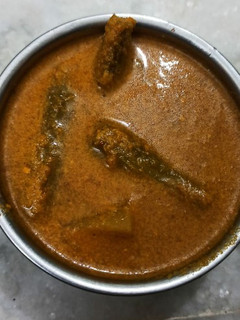 முருங்கைக்காய் குழம்பு(drumstick curry recipe in tamil) செய்முறை முக்கிய புகைப்படம்