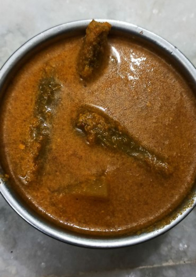 முருங்கைக்காய் குழம்பு(drumstick curry recipe in tamil) செய்முறை முக்கிய புகைப்படம்