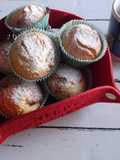 Muffin con yogurt greco e gocce di cioccolato fondente