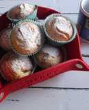 Muffin con yogurt greco e gocce di cioccolato fondente