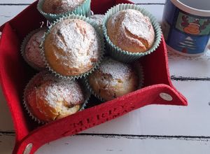 Foto di Muffin con yogurt greco e gocce di cioccolato fondente