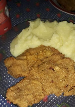 Una foto de Milanesas con puré