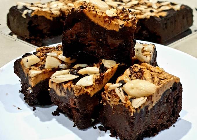 Langkah Mudah untuk Menyiapkan Keto Chewy Espresso Peanut Butter Brownies #Ketopad, Menggugah Selera