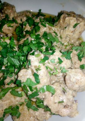 A picture of White chicken karahi.