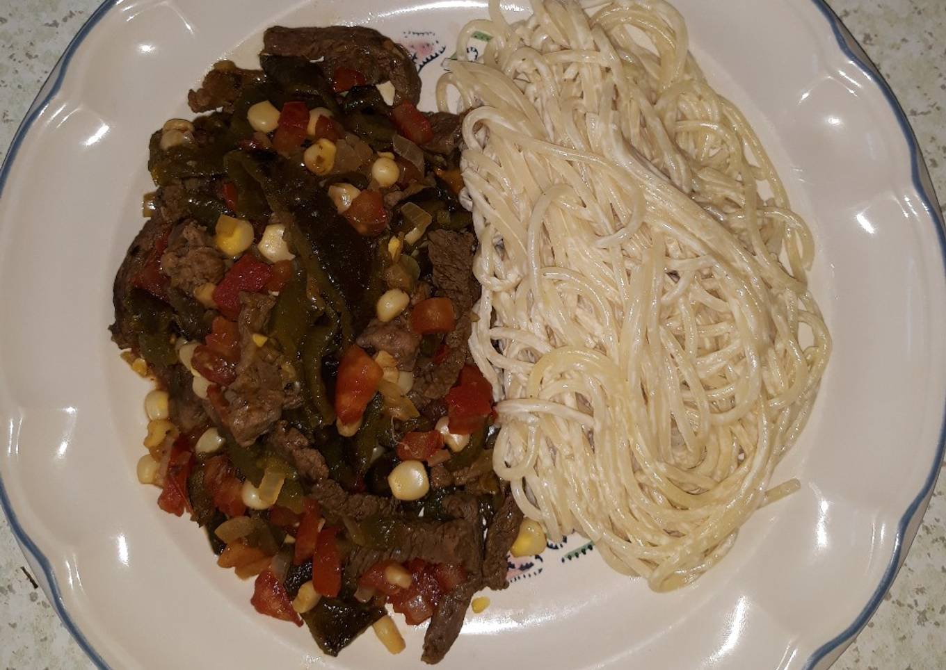 Carne con rajas y elote