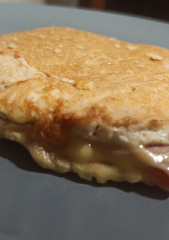 Una foto de Sándwich con pan de atún