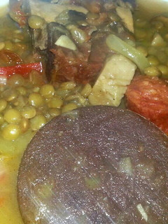 Una foto de Lentejas con morcilla y chorizo