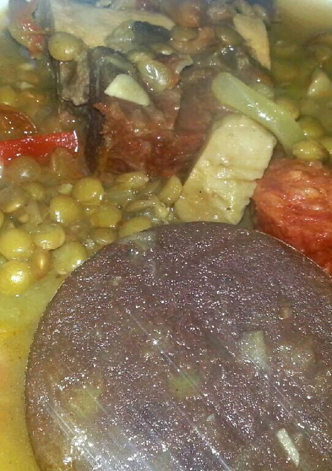 Una foto de Lentejas con morcilla y chorizo