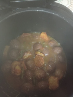 Una foto de Albóndigas en salsa con patata y judías verdes