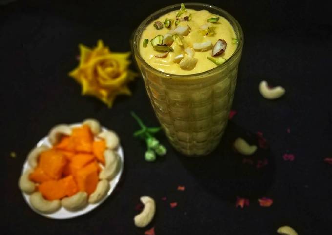 Mango- Cashewnut Smoothie Recipe by Er. Amrita Shrivastava - Cookpad