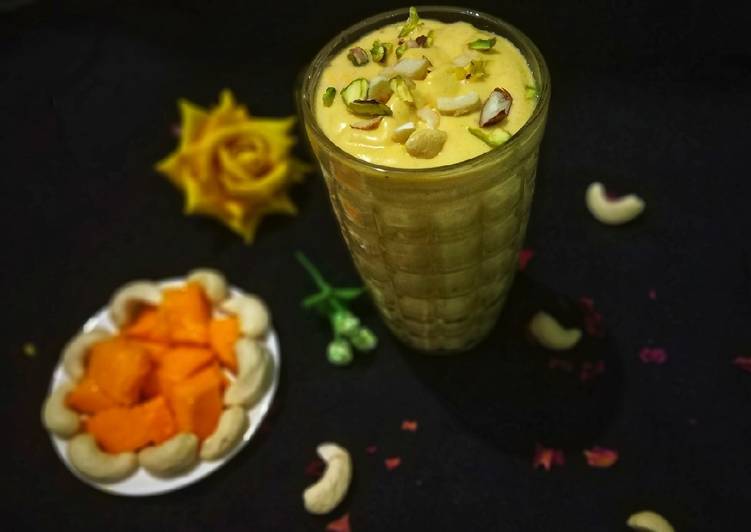 Mango- Cashewnut Smoothie