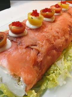 Una foto de Rollo de salmón con philadelphia