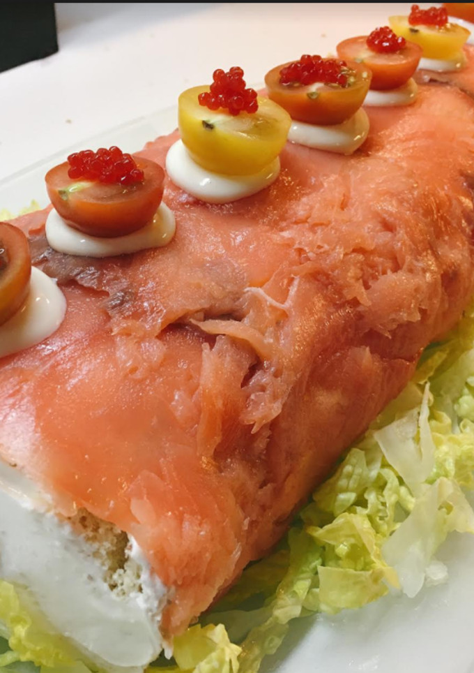 Una foto de Rollo de salmón con philadelphia