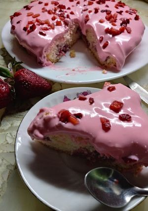 Una foto de Torta de chocolate y crema de frutillas de mi cumpleaños