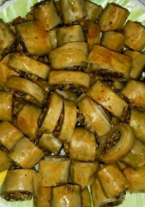 صورة لوصفة طريقة عمل ﺑﻘﻼﻭﺓ ﺑﺎﻟﻔﺴﺘﻖ اﻟﺤﻠﺒﻲ ﻭاﻟﻤﻜﺴﺮاﺕ