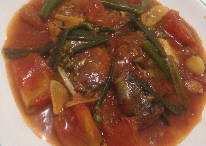 Standar Resep memasak Tumis makarel bunga bawang😀 yang sempurna