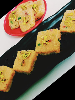 नवरात्रि स्पेशल बर्फी (Navratri special barfi recipe in hindi) रेसिपी मुख्य फोटो