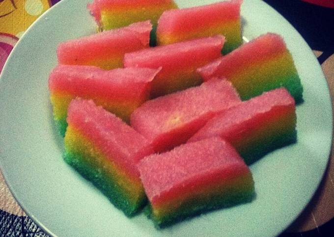 Kue singkong parut pelangi