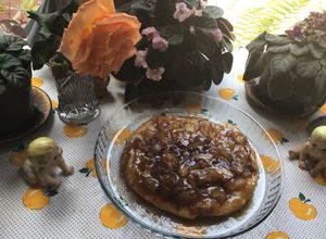 Una foto de Tarta tatin de manzana y hojaldre