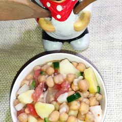 A picture of Imli Chaana Chaat 😋 Mix Platter.