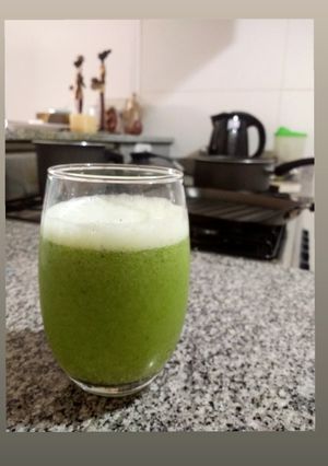 Una foto de Limonada con jengibre y menta