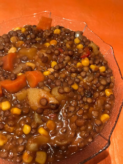 Una foto de Guiso de lentejas vegetariano