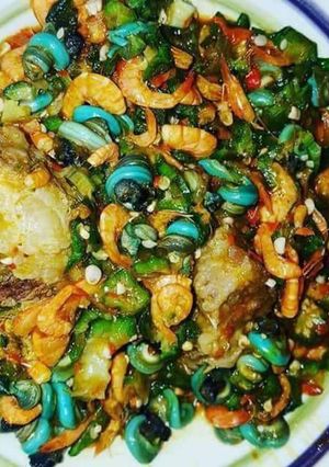 A picture of Okro with periwrinkle.