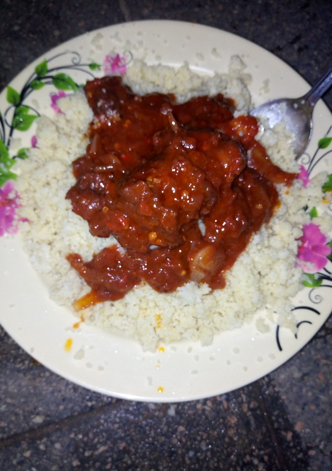 A picture of Cuscus with stew.