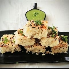 A picture of Rava Dhokla.